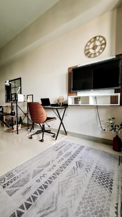 Luxe Bonifacio Global City Taguig Uptown Condo Hotel 1 Bedroom Suite Exterior foto
