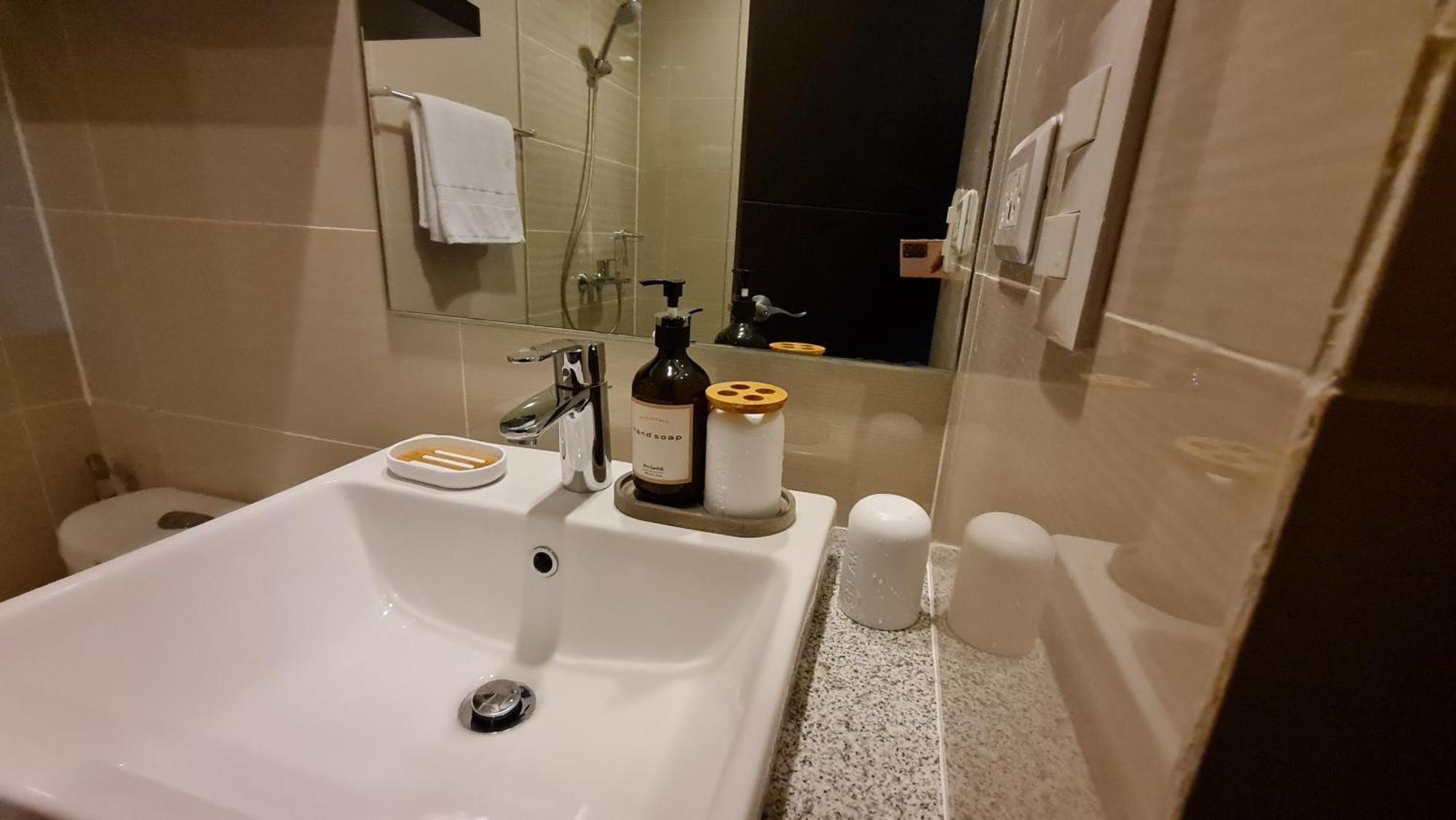 Luxe Bonifacio Global City Taguig Uptown Condo Hotel 1 Bedroom Suite Exterior foto